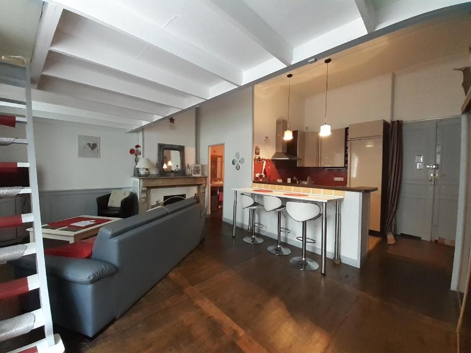 Coquet Studio En Mezzanine Nuit Pour 2 Personnes Saint-Girons  Bagian luar foto