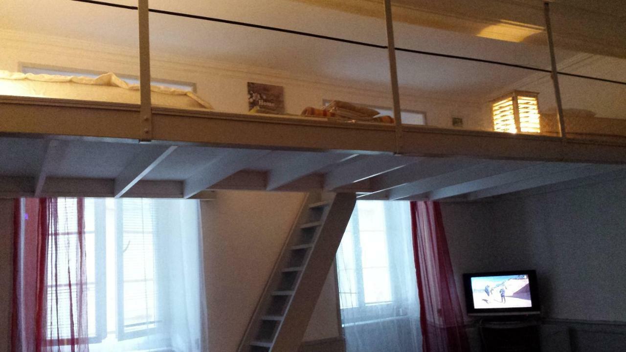 Coquet Studio En Mezzanine Nuit Pour 2 Personnes Saint-Girons  Bagian luar foto
